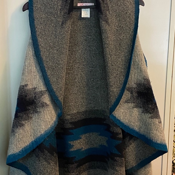 Alice V sleeveless swing wrap - Picture 1 of 4